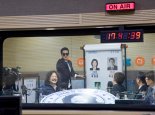 21대 총선방송, 유튜브에선 '김어준의 개표방송' 웃었다