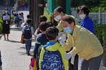 [현장르포] 초등 저학년 등교하는 날...송파 세륜초 긴장 설렘 공존