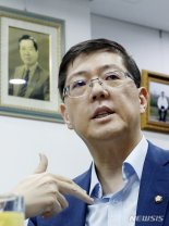김홍걸 "다른 공적으로 친일반민족행위 용서 받을 수 없어"