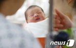 매년 줄고 있는 신생아…7개월째 '인구 데드크로스'