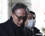 '징역 17년' 확정 이명박 재수감..마지막 메시지 없었다