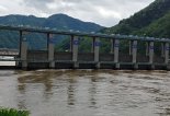 [2보] 춘천 의암댐 경찰정 등 3척 전복...5명 실종, 사망 1명, 1명 병원 이송