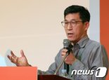 진중권 "'친문일색' 민주당, 망한 새누리당 길 따라가"