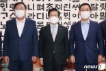 박병석 의장 "마스크 쓰고 말한다. 의료진 즉각 복귀 촉구한다"