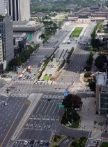 집콕한 시민들, 텅 빈 도로, 썰렁한 식당가… 코로나에 움츠린 전국 [코로나가 덮친 휴일]