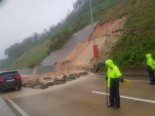 태풍 ‘하이선’ 직격탄 맞은 부산.. 도로 수십 곳 침수·산사태