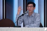 진중권 "조국-추미애 이후 공정 말하는 것은 야만"
