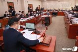秋 아들 의혹에 '코드인사' 지적까지..법사위 국감 '개막'