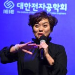 "흩어져 있는 데이터 시각화 통해 전에 없던 예술작품 창조" [AI  World 2020]