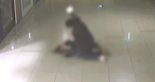 부산 덕천 지하상가 남녀 폭행영상 "발로 머리를.."