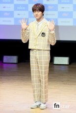 [포토] BAE173 도현, ‘옆을 힐끔’