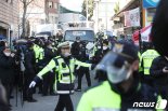 경찰, 화염병 던지며 명도집행 반발한 사랑제일교회 신도 3명 구속 송치