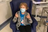 세계 최초 코로나백신 접종 영국 90대 할머니 건강상태 양호