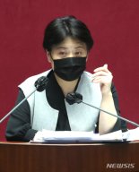 윤희숙 “尹총장 징계엔 달려들면서 백신은 느긋하게 떨이로?”