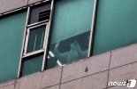"갇힌채 죽어가는 환자 살려주세요"..'죽음의 병원' 된 요양병원