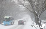 한라산 ‘눈폭탄’…윗세오름·진달래밭 적설량 측정 안돼