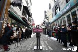 운동화 신은 나경원, "시장실이 필요없는 서울시장 되겠다"