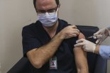 터키, '효능 논란' 中시노백 코로나 백신 접종 시작
