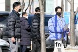 [포토] 유노윤호, ‘철통 경호 받으며’