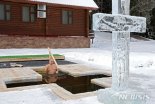 68세 푸틴, 영하 20도서 얼음물 입수…건재 과시