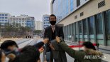 '성폭행 혐의' 조재범, 징역 10년6개월..심석희 "유사 사건 절대 나오지 않길"