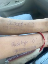 거리로 나선 미얀마 시민들, 팔뚝에 혈액형·연락처 적은 이유는?