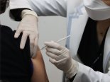 코로나 백신 접종 후 이상반응 이틀간 925건 신규 보고…사망 17건