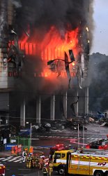 이천 쿠팡물류센터 화재 진화 어려워 '건물붕괴 우려'