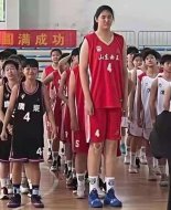 14세 농구소녀 키 2m26cm..'제2 야오밍' 탄생
