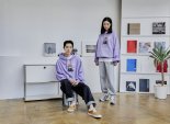 롯데월드, 캐릭터 로티·로리 담은 의류 선보여 