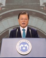 文대통령 "10월까지 국민 70% 2차 접종...코로나 안정적 극복"