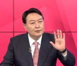 윤석열 손바닥에 임금 왕(王) 논란...캠프측 "지지자가 써준 것"