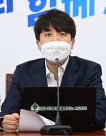김철근 "종로에 누가 나가도 민주당 이겨"..윤건영 직격
