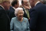 "가벼운 감기 증상 겪고 있다" 코로나 걸린 95세 영국 엘리자베스 여왕