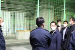 박범계 장관, 확진자 발생한 서울동부구치소 방문 점검
