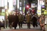 "日, 밀접 접촉자만 180만명...사회기능 마비 우려"(종합)