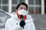 철야농성 안철수 "탐욕 가득찬 양당..4자토론서 '無자료'로 붙자"
