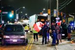 캐나다 백신 트럭 시위 장기화 , 車 업계 피해 계속 늘어