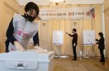 재외국민 투표율 71.6%, 투표소 확대 시급