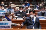 與, 다당제 정치개혁안 당론 추인..安·沈과 연대 본격화