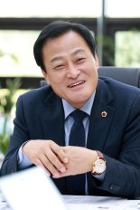 장현국 "수원 출신 최초의 경기도의회 의장 경험, 특례시 위해 바치겠다"