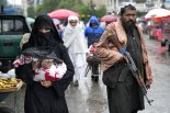 탈레반 "여성들, 부르카 다시 입어라"