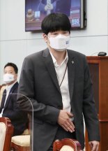 탁현민 "北 심야열병식, 내가 조언했다" 이적행위 논란일듯