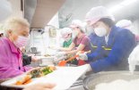 김동연 후보 배우자 정우영씨 연일 봉사활동...조용한 내조 주력