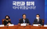 진중권 "민주당 지지층 '집단지성' 아닌 '집단광기'..당 쇄신? 어려울것"