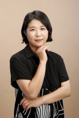 제30회 오영수 문학상에 소설가 김애란