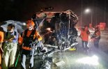 제천에서 부산가던 시외버스 빗길에 뒤집혀… 운전자 사망·2명 중상