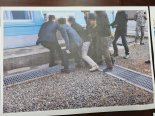 [단독]판문점서 끌려가는 탈북어민 사진..태영호 "文정부, 인권유린"