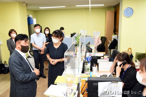 김동근 의정부시장 8일 코로나19 4차 예방접종 현장점검. 사진제공&#x3D;의정부시