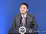 '尹 100일 회견'에 與 "국정과제 잘 설명" vs 野 "낯부끄런 자화자찬"